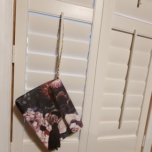 Ion clutch / wristlet with beautiful flowers